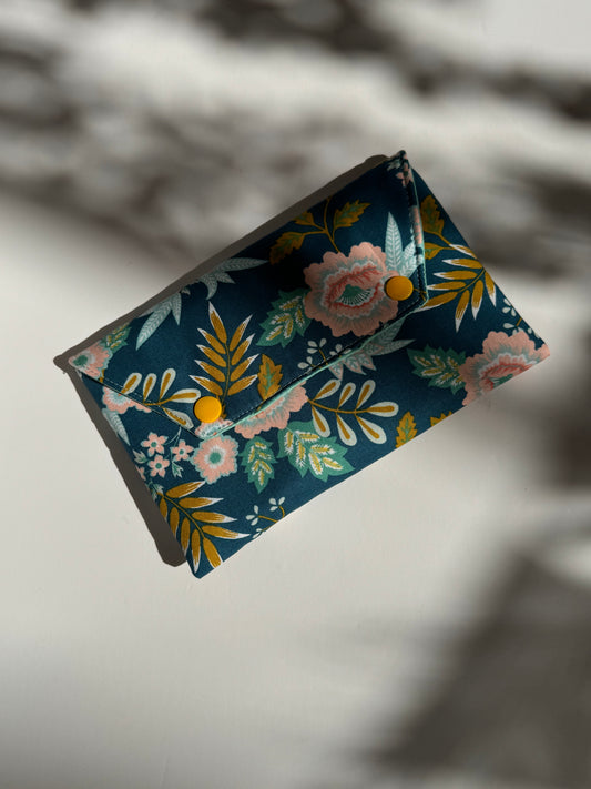 Mini pouch-flowers