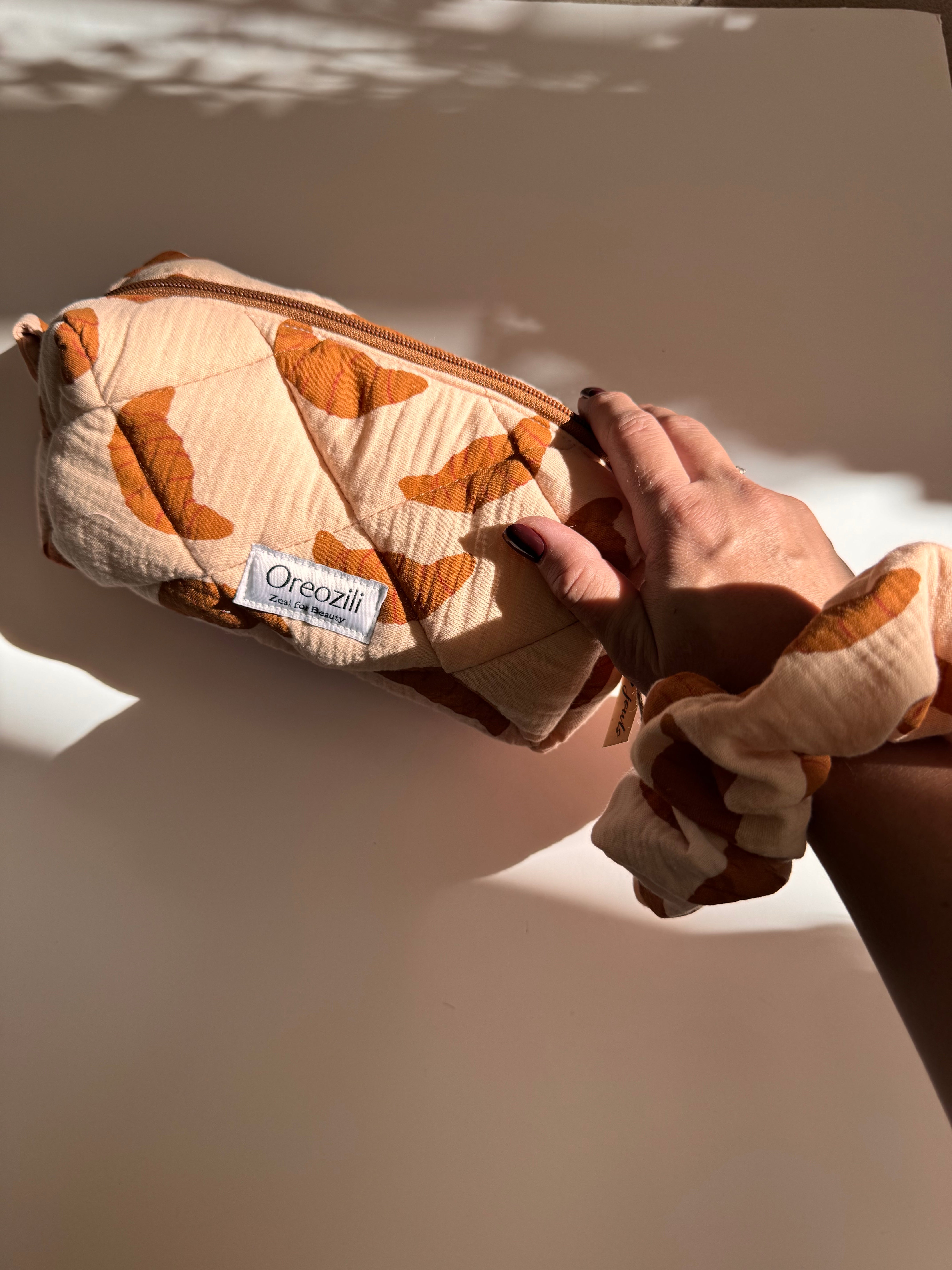 Boxy travel pouch-croissant