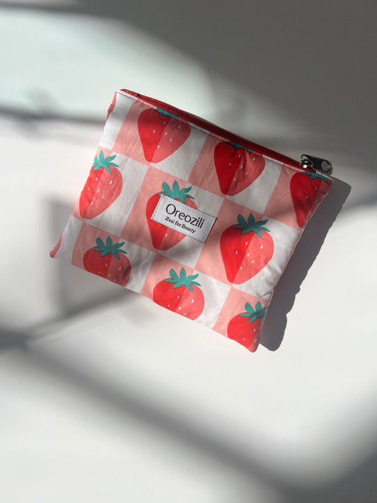 Πορτοφολάκι φράουλες ,αδιάβροχο