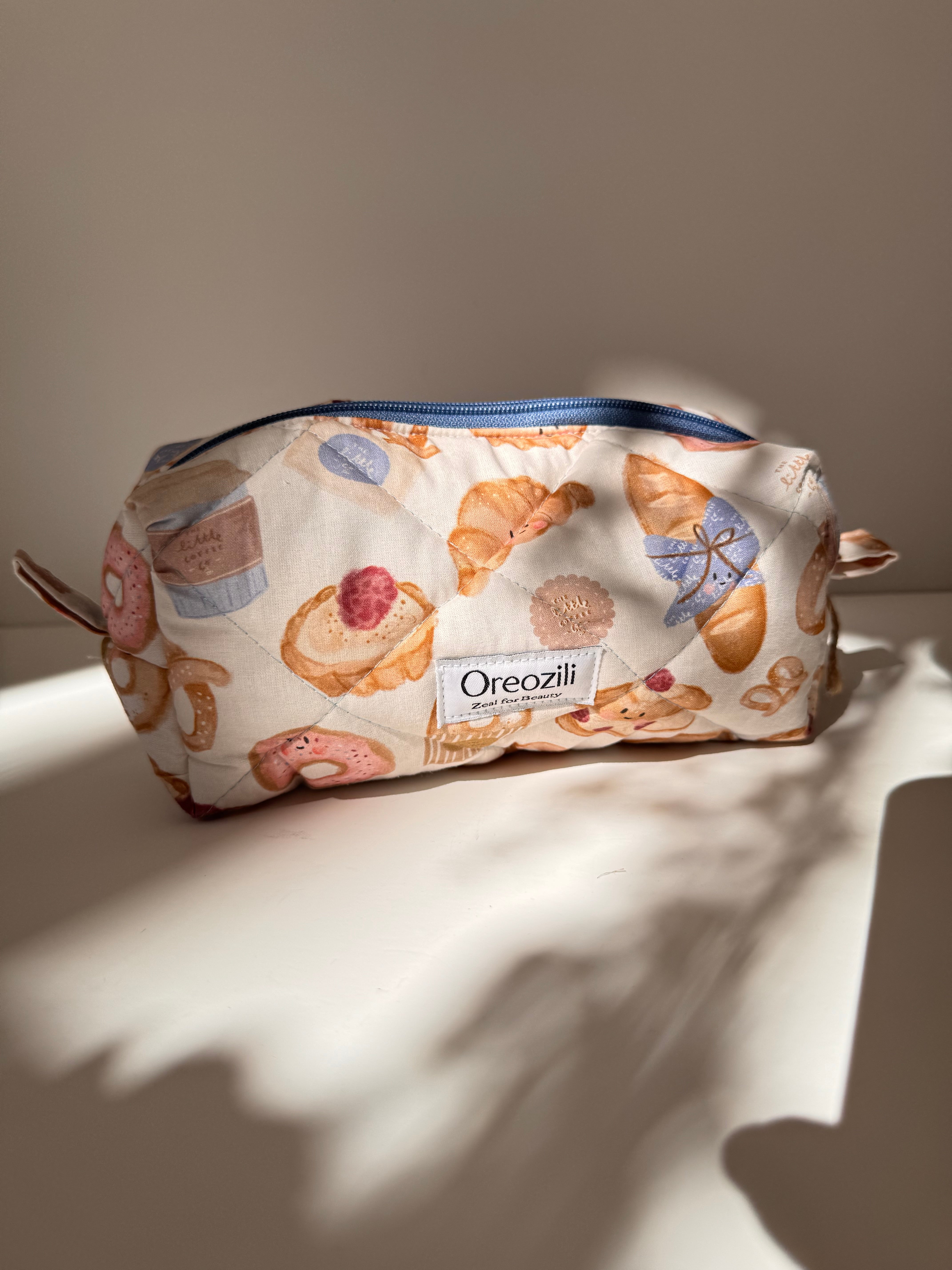 Boxy travel pouch-patisserie